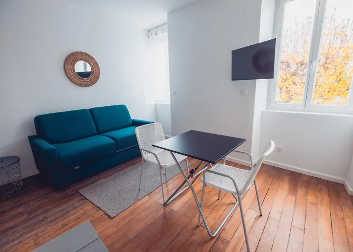 Large Studio Lumineux Et Neuf, Parking Gratuit