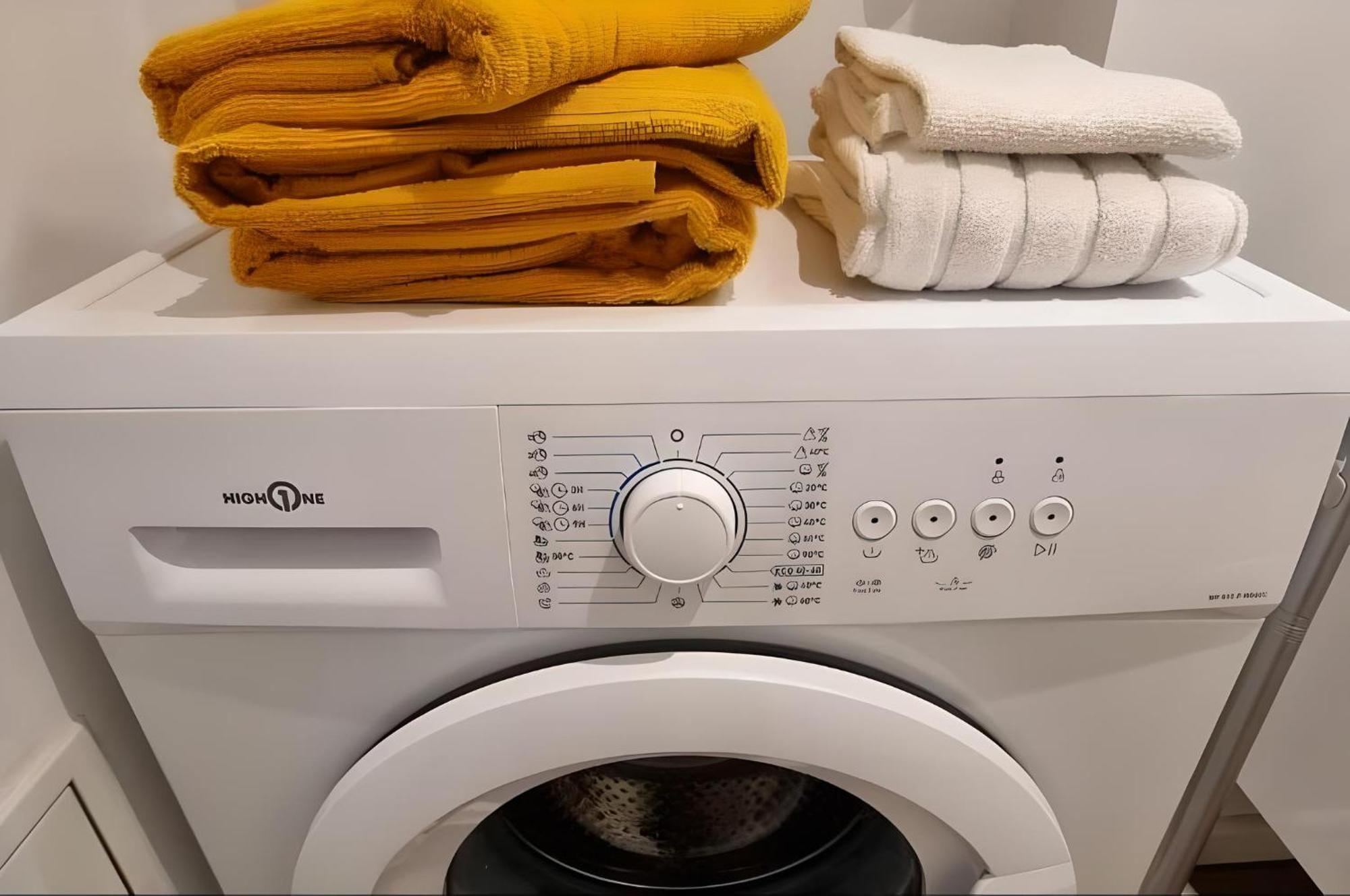 Appartement Large Lumineux Et Neuf, Parking Gratuit *